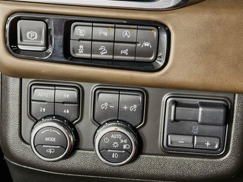 Used 2025 GMC Yukon XL Denali Ultimate AWD/4WD image 15