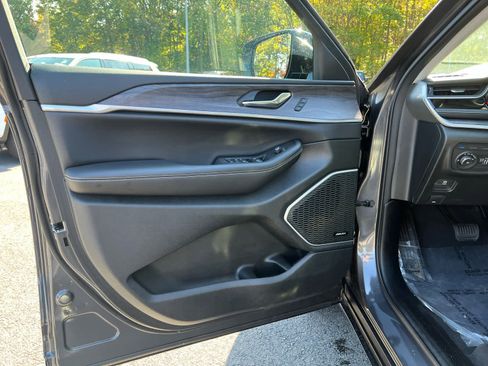 Used 2024 Jeep Grand Cherokee Limited 4xe image 31