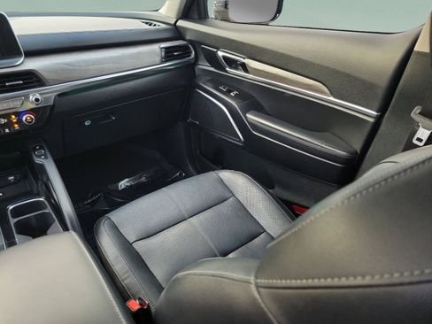 Certified 2022 Kia Telluride SX w/ Nightfall Edition Package AWD/4WD image 11