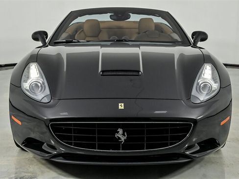 Used 2010 Ferrari California RWD image 5