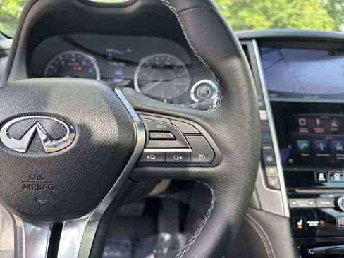 Used 2017 INFINITI Q60 2.0t w/ Premium Plus Package 2.0T RWD image 17