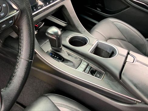 Used 2022 Toyota Avalon XLE w/ Moonroof Package image 16