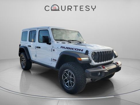 Used 2025 Jeep Wrangler Unlimited Rubicon w/ Convenience Group AWD/4WD image 5