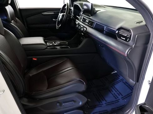 Used 2025 Honda Pilot Black Edition image 38