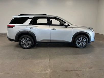 Used 2024 Nissan Pathfinder SV