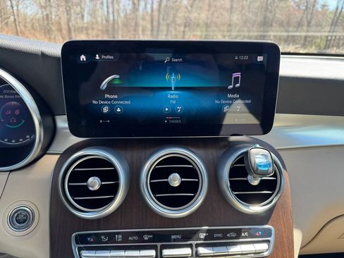 Used 2021 Mercedes-Benz GLC 300 4MATIC w/ Premium Package image 15