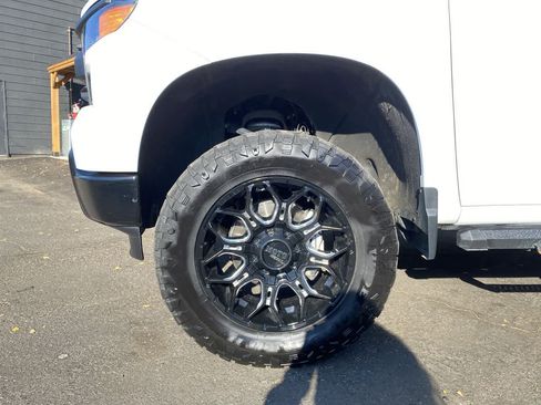 Used 2024 Chevrolet Silverado 1500 W/T w/ Trailering Package AWD/4WD image 11