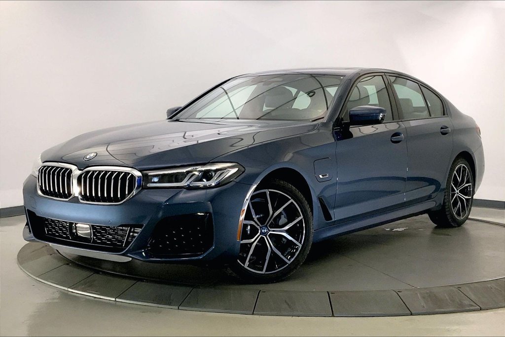 Certified 2023 BMW 530e xDrive w/ Premium Package AWD/4WD image 11