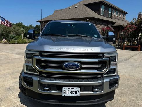 Used 2022 Ford F250 Platinum w/ FX4 Off-Road Package AWD/4WD image 1