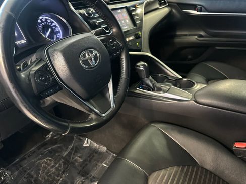 Used 2018 Toyota Camry SE w/ Moonroof Package FWD image 12