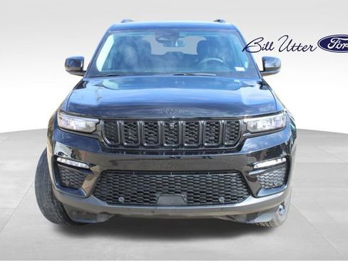 Used 2023 Jeep Grand Cherokee Limited w/ Luxury Tech Group II image 2