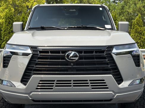 Used 2025 Lexus GX 550 w/ Accessory Package (2T) AWD/4WD image 20