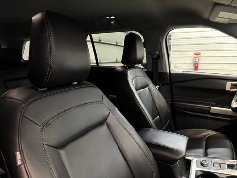 Used 2023 Ford Explorer XLT w/ Equipment Group 202A AWD/4WD image 25