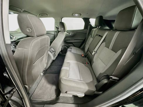 Used 2025 Chevrolet Blazer LT FWD image 27