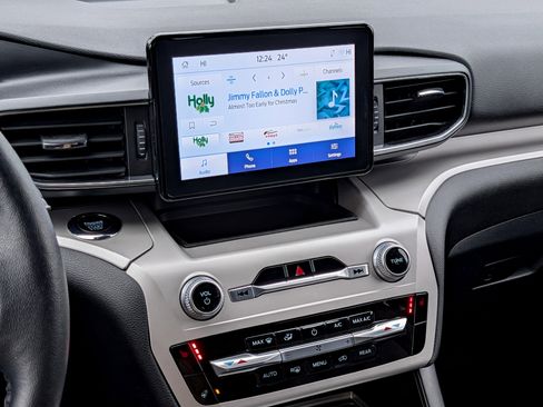 Used 2023 Ford Explorer XLT w/ Equipment Group 202A image 17