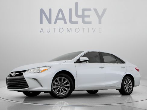 Used 2017 Toyota Camry SE FWD image 1
