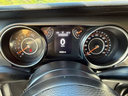 Used 2022 Jeep Gladiator Sport image 19