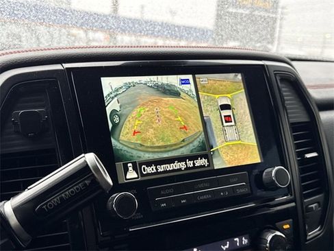 Used 2021 Nissan Titan PRO-4X w/ Pro-4x Convenience Package image 18