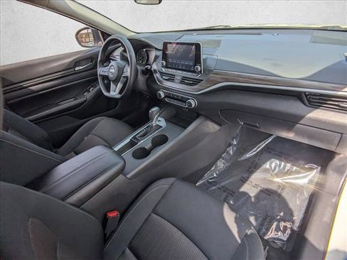 Used 2025 Nissan Altima 2.5 SV image 21