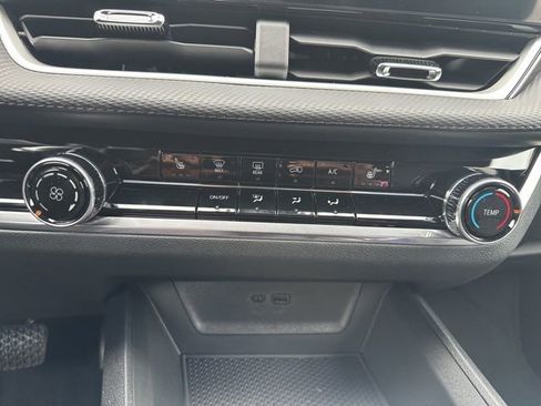 New 2026 Chevrolet Equinox LT AWD/4WD image 18