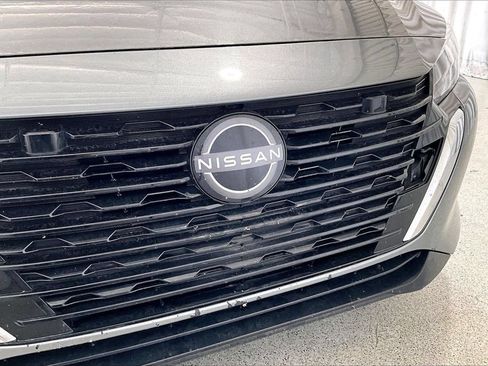 Used 2024 Nissan Sentra SV FWD image 7