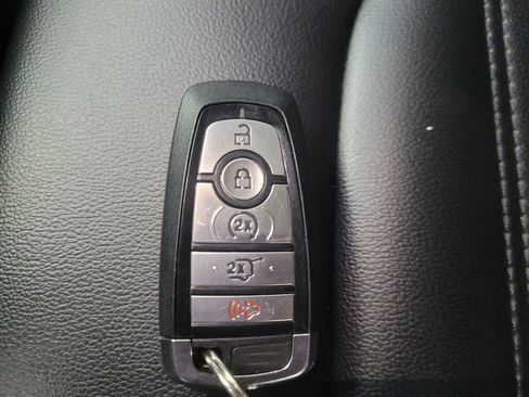 Used 2020 Ford Edge SEL w/ Convenience Package image 32