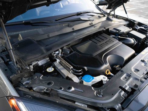 Used 2020 Jaguar E-PACE SE image 33