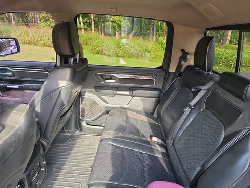 Used 2019 RAM 1500 Laramie AWD/4WD image 9