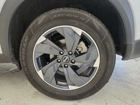 Used 2024 Nissan Rogue SV AWD/4WD image 9