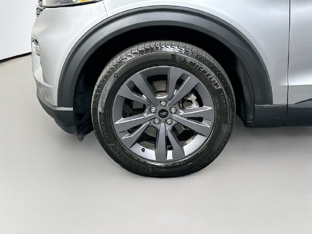 Used 2023 Ford Explorer XLT w/ Equipment Group 202A AWD/4WD image 39