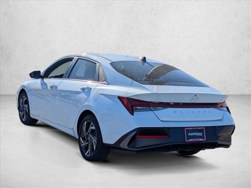 Used 2024 Hyundai Elantra SEL w/ Convenience Package image 8