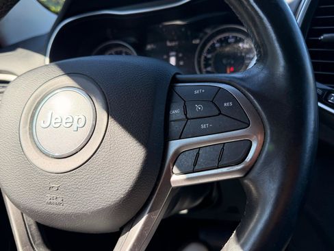 Used 2019 Jeep Cherokee Limited w/ Trailer Tow Group AWD/4WD image 20