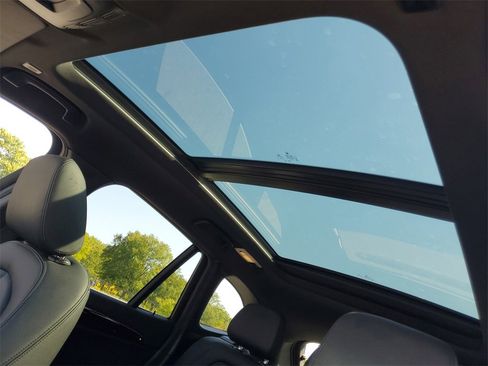 Used 2021 BMW X1 xDrive28i w/ Premium Package image 22