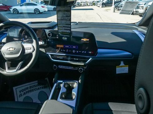 New 2026 Chevrolet Equinox EV LT image 10