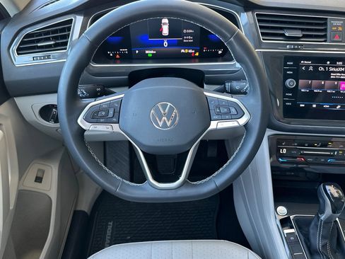 Used 2022 Volkswagen Tiguan SE w/ Panoramic Sunroof Package AWD/4WD image 14