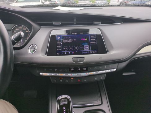 Used 2020 Cadillac XT4 Premium Luxury w/ Enhanced Visibility Package AWD/4WD image 21
