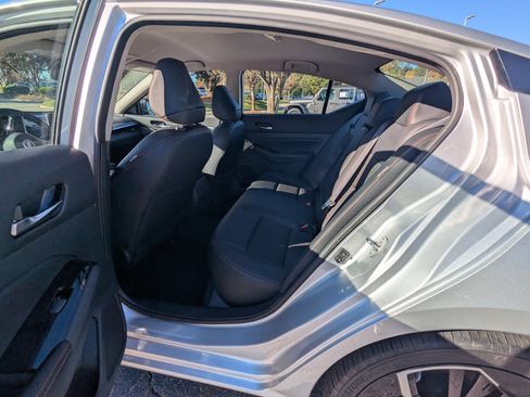 Used 2023 Nissan Altima 2.5 SR image 11