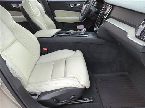 Used 2024 Volvo V60 B5 Cross Country Ultimate w/ Protection Package Premier AWD/4WD image 21