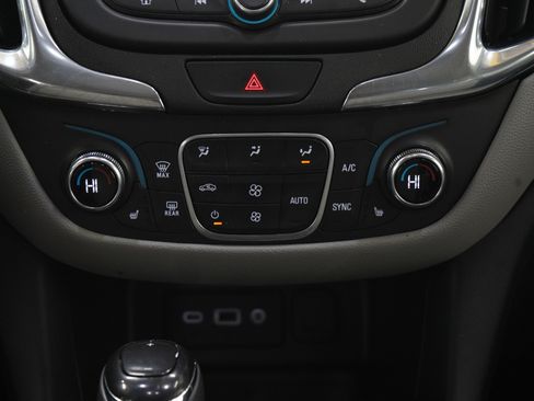 Used 2020 Chevrolet Equinox LT image 19