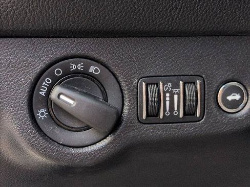 Used 2019 Dodge Challenger SXT RWD image 17