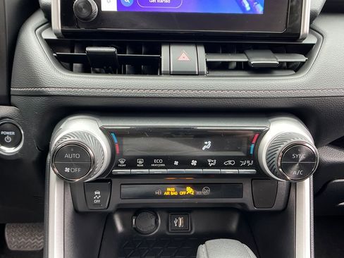 Used 2025 Toyota RAV4 XLE image 17