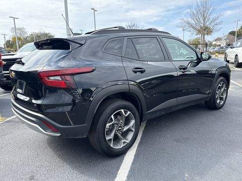 Certified 2024 Chevrolet Trax LT w/ Driver Confidence Package image 18