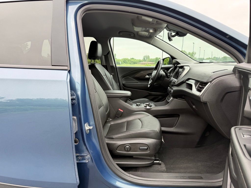 Used 2024 GMC Terrain SLT AWD/4WD image 11