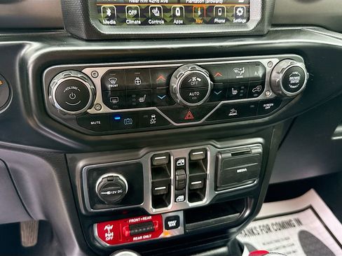 Used 2021 Jeep Wrangler Unlimited Rubicon 4xe w/ Cold Weather Group AWD/4WD image 17