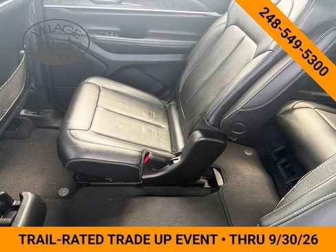 Used 2023 Jeep Grand Cherokee L Limited AWD/4WD image 12