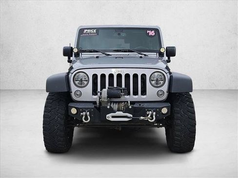 Used 2016 Jeep Wrangler Unlimited Rubicon w/ Connectivity Group AWD/4WD image 2