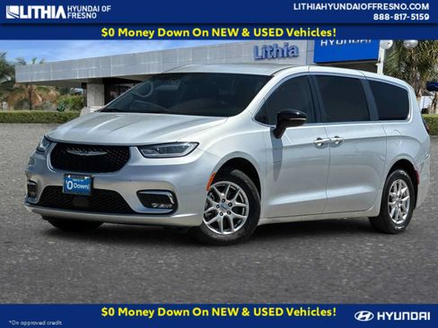 Used 2024 Chrysler Pacifica Touring-L FWD image 1