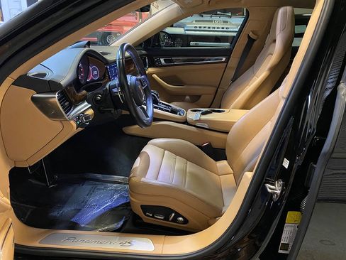 Used 2020 Porsche Panamera 4S image 24