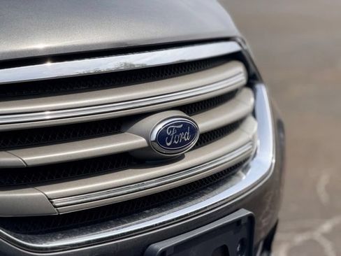 Used 2018 Ford Taurus SE FWD image 24