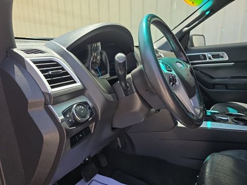 Used 2013 Ford Explorer XLT FWD image 16